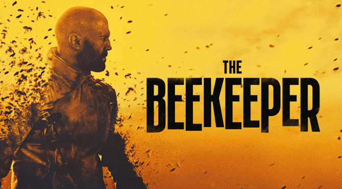 мужчина в желтом платье, на фоне множества пчел