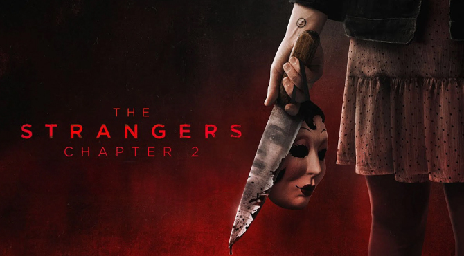 Постер к фильму ужасов с изображением женщины, держащей нож и маску.