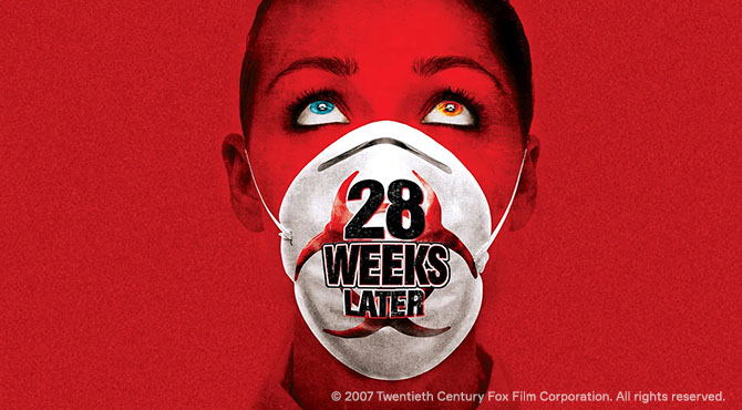 женщина в маске на красном фоне