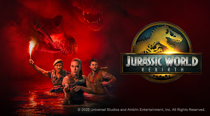 Du vyrai ir moteris raudoname vandenyje, pilname dinozaurų